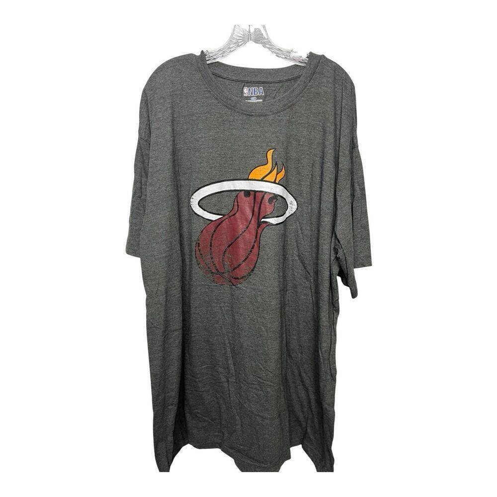 NBA Miami Heat Distressed Logo Men's 2XLT Gray Tee Shirt